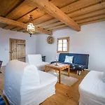 Vakantiehuis Drevenica By The Church Traditional Old Centre