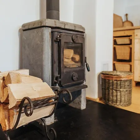 Semesterbostad Drevenica Traditional Old Centre