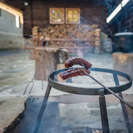 Semesterbostad Drevenica Traditional Old Centre