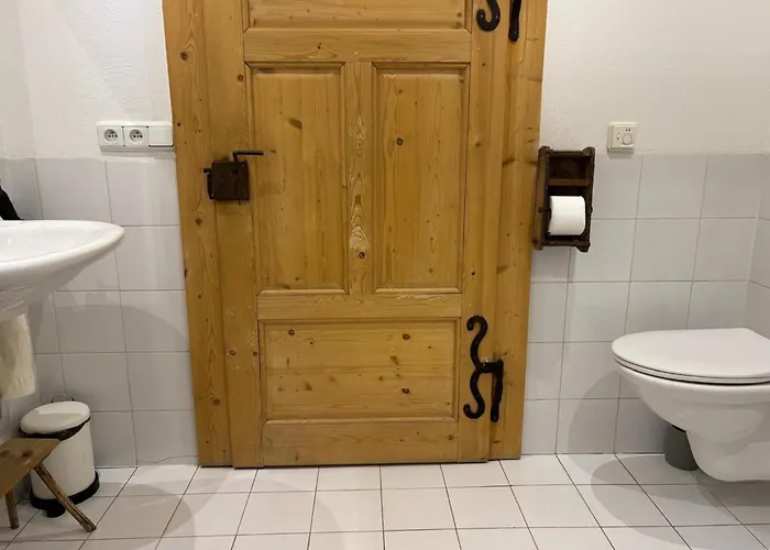 Дом отдыха Drevenica By The Church Traditional Old Centre Зуберец